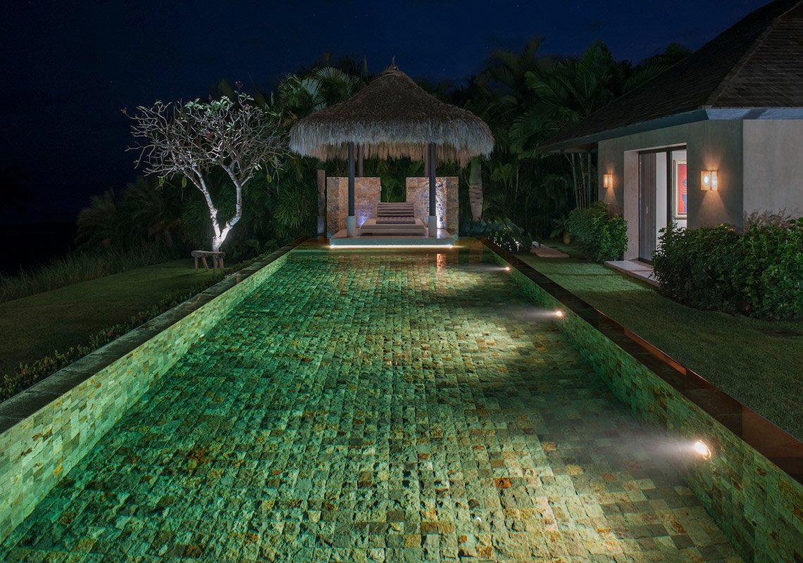 31_Swimming-Pool_Daybed